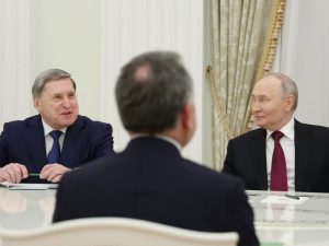 مسؤول روسي يكشف تفاصيل عن لقاء بوتين وويتكوف