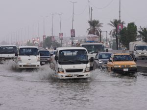 ضباب وأمطار وثلوج.. تحذيرات من طقس عاصف يمر بدول عربية