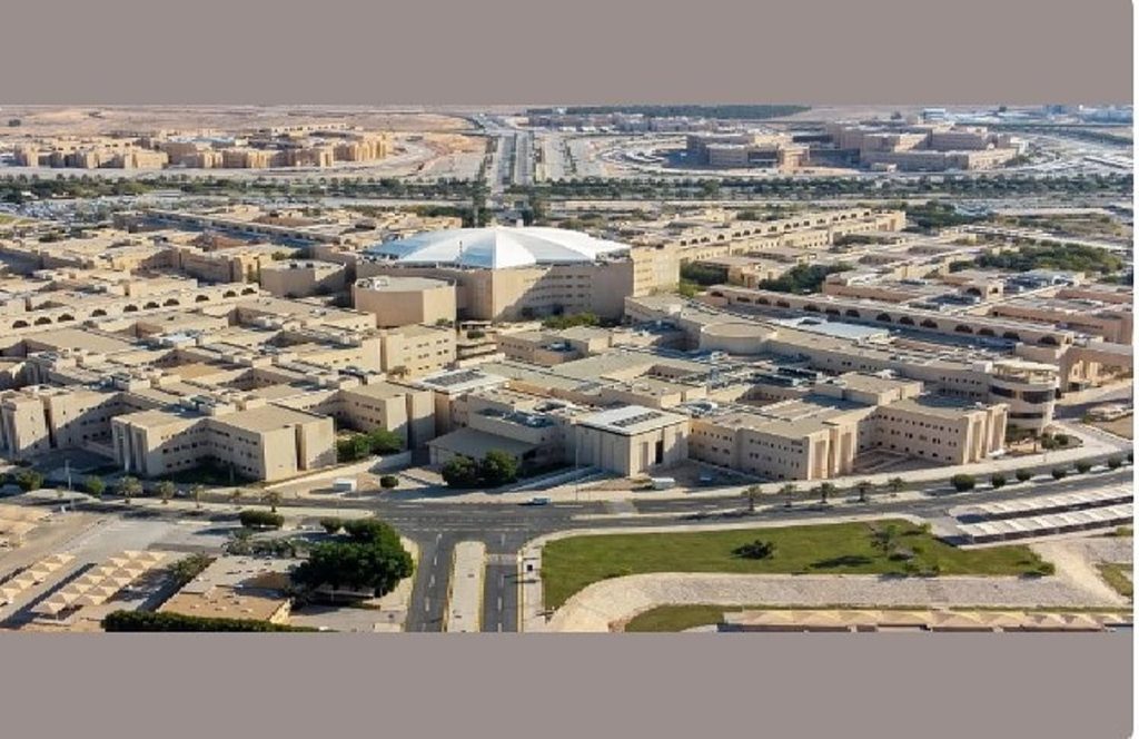 اليوم.. جامعة القصيم تحول الدراسة الحضورية إلى "عن بُعد"
