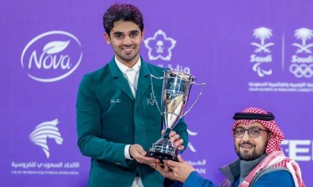 الفارس خالد المبطي يتوج بجائزة "قفز السعودية" الكبرى