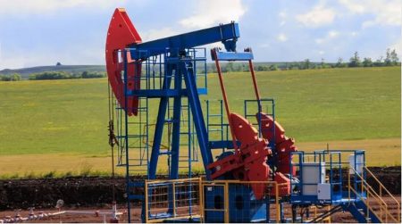 تراجع أسعار النفط وبرنت يتجه لتسجيل أطول سلسلة خسائر سنوية