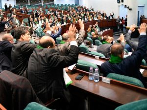 برلمان الجزائر يصادق بالإجماع على قانون تجريم الاستعمار الفرنسي