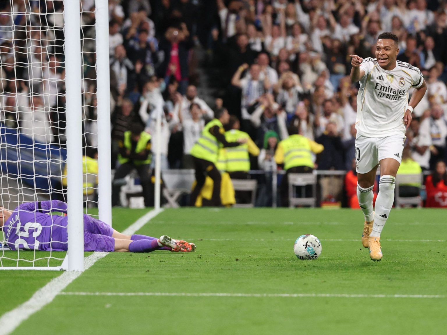 مبابي يتصدر هدافي الدوريات الأوروبية الكبرى بفارق كبير عن ليفاندوفسكي