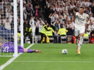 مبابي يتصدر هدافي الدوريات الأوروبية الكبرى بفارق كبير عن ليفاندوفسكي