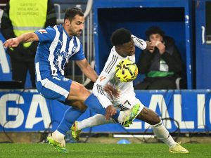 رابطة الحكام تهاجم بيريز وتنصف حكم مباراة ريال مدريد وألافيس