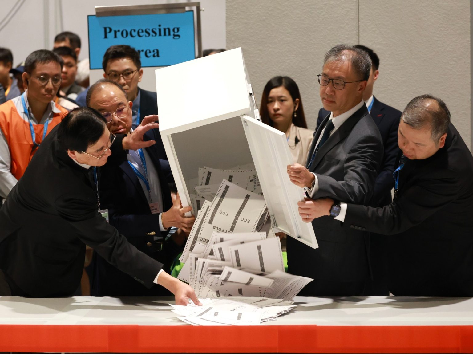 مشاركة متدنية بانتخابات هونغ كونغ