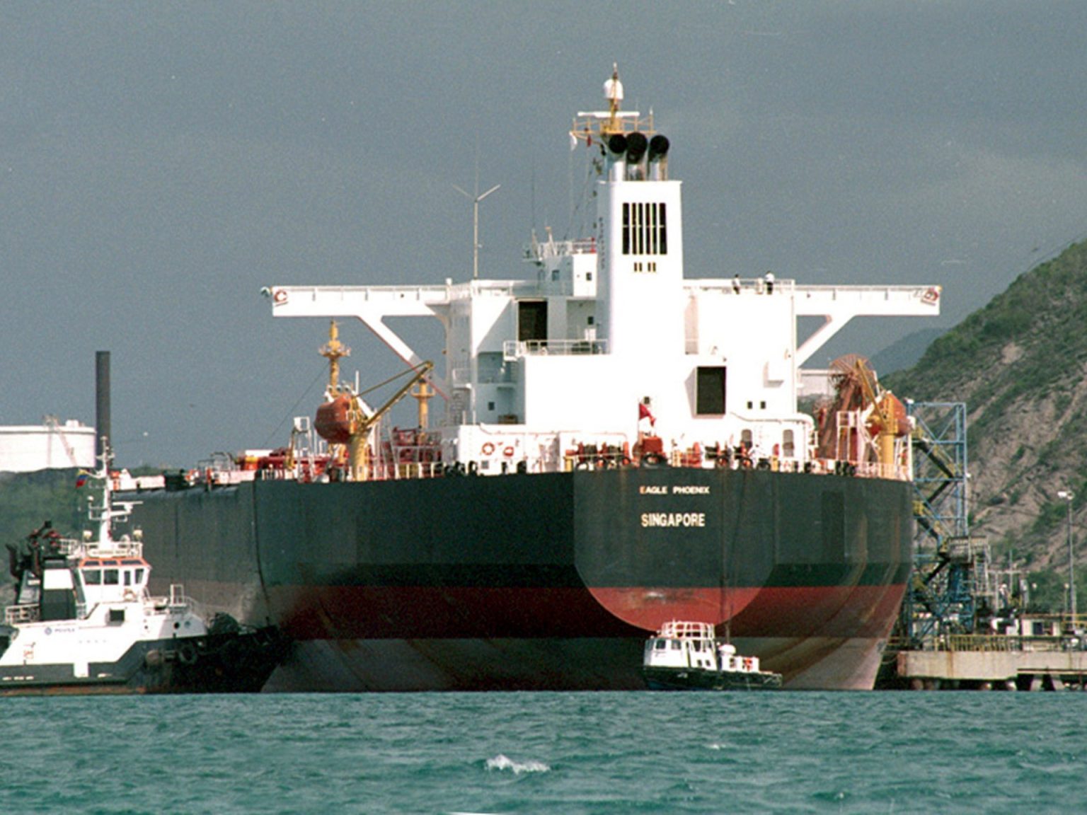 النفط يصعد بعد قرار ترامب فرض حصار بحري على الناقلات في فنزويلا