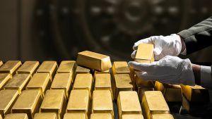 الذهب عند أعلى مستوى في 7 أسابيع والفضة تسجل ذروة قياسية