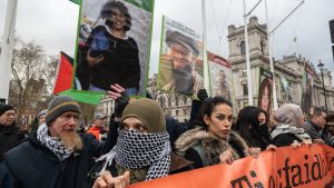 بسبب فلسطين.. بريطانيا تتجاهل أكبر إضراب للطعام في سجونها منذ 40 عاما