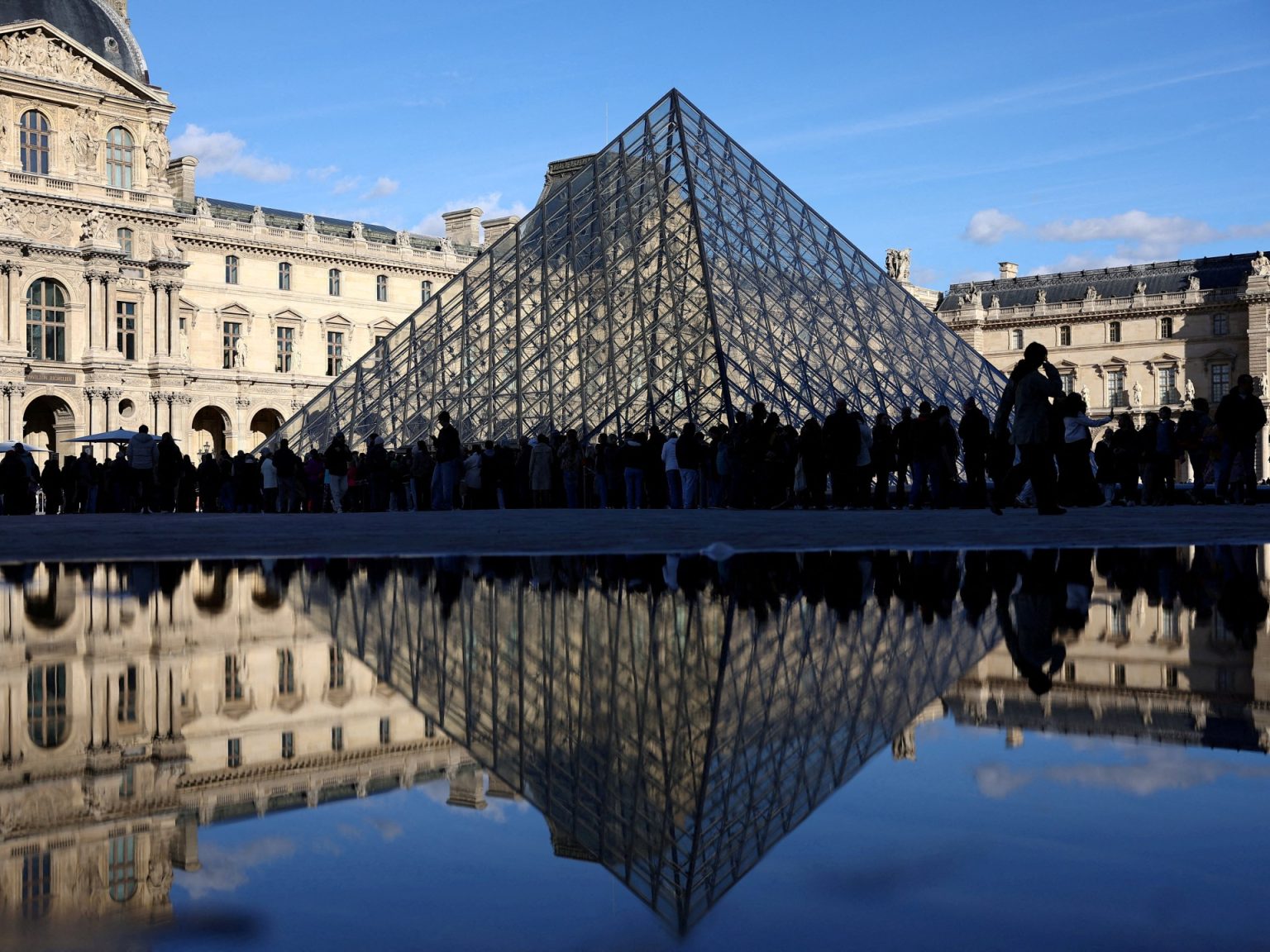 دعوات لإضراب في متحف اللوفر احتجاجا على تدهور أوضاعه