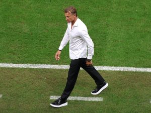 هل سيُقال رونار مدرب السعودية بعد الإقصاء من كأس العرب؟