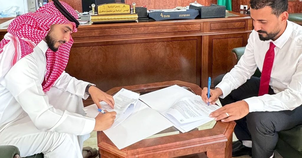 بلدية الموسم توقّع شراكة مجتمعية لإنشاء ملعب كرة قدم على مساحة 6800 م²