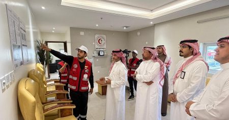 رئيس الهلال الأحمر يزور نجران ويطّلع على جاهزية المراكز الإسعافية ومشاريع التطوير