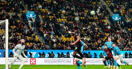 على ملعب الأول بارك في الرياض.. نابولي يُقصي ميلان ويطير إلى نهائي السوبر الإيطالي
