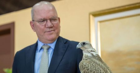 سفير هولندا يزور مهرجان الملك عبدالعزيز للصقور 2025