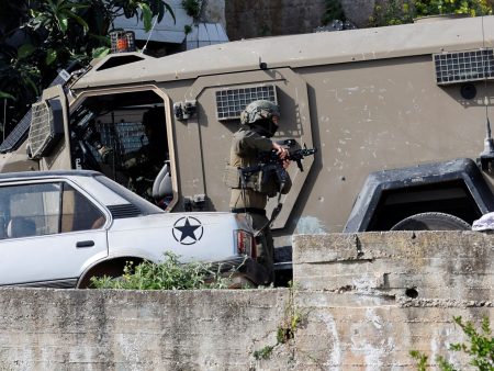 جنود الاحتلال يطلقون النار على مستوطن بالخطأ في الضفة