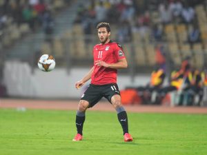 القضاء المصري يوقف تنفيذ حكم حبس نجم الأهلي السابق وبطل أفريقيا