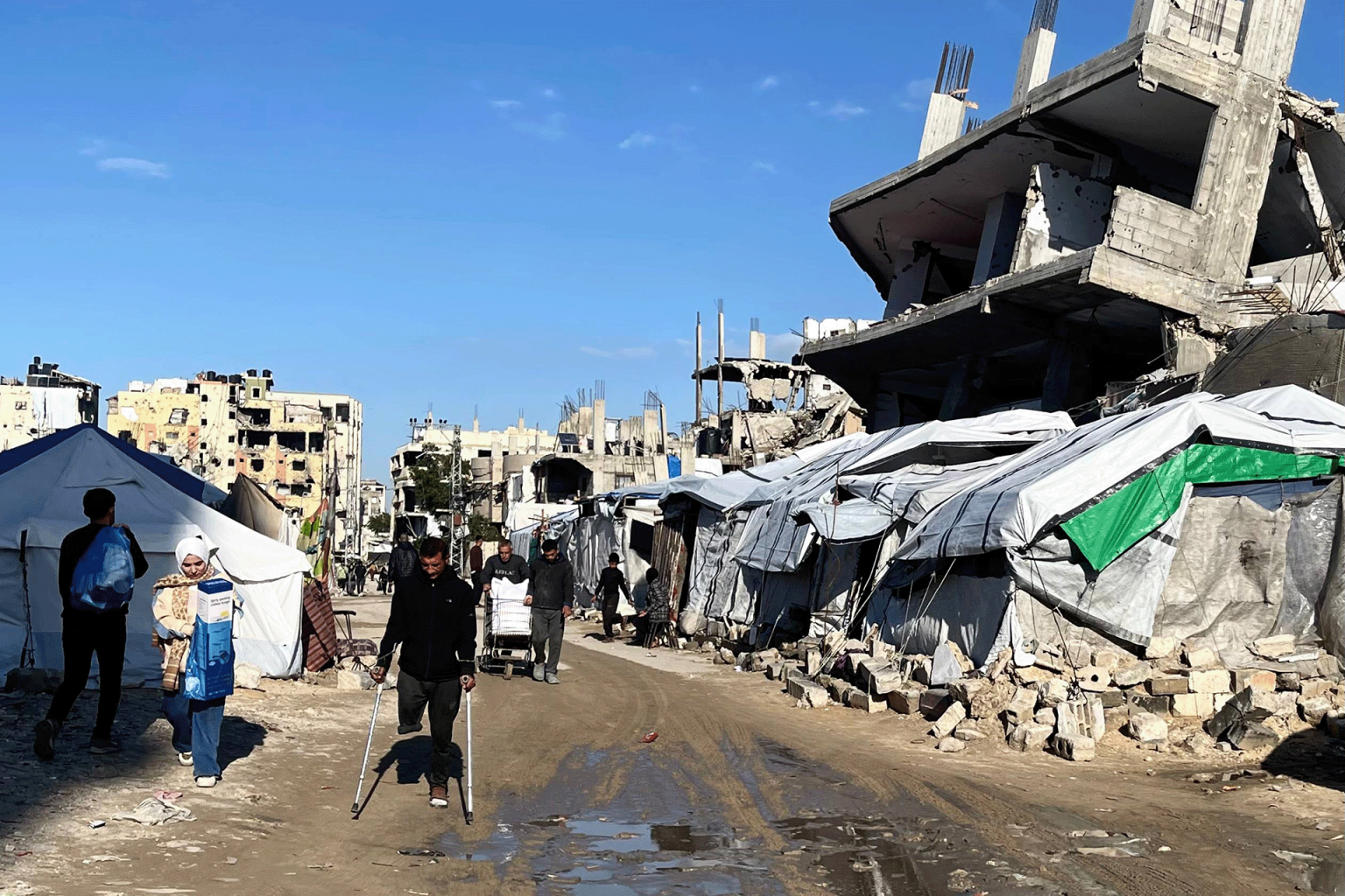 تحذيرات من تفشي أمراض “قاتلة” وانهيار بيئي بغزة