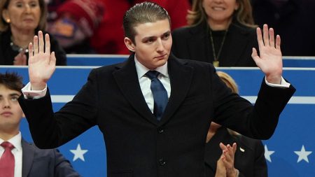 من مكالمة عبر الفيديو إلى بلاغ طارئ.. كيف أنقذ بارون ترامب حياة امرأة في لندن؟