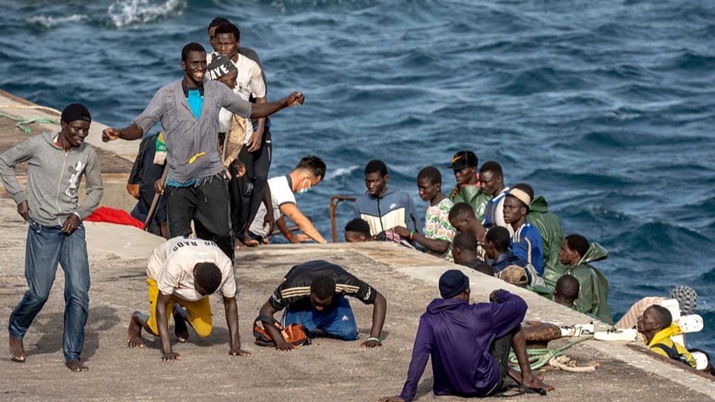 وسط جدل سياسي.. إسبانيا تمضي نحو تسوية أوضاع مئات الآلاف من المهاجرين غير النظاميين