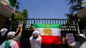 إيران بين ثورتين.. لماذا يعود إرث الشاه إلى الواجهة تزامنًا مع الاحتجاجات؟