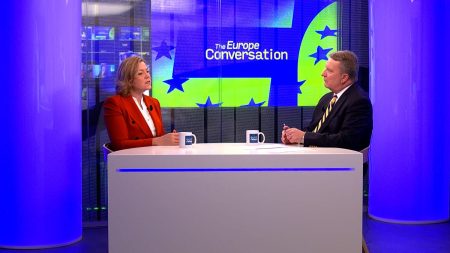 المفوضة الأوروبية فيركونن تحث الولايات المتحدة على احترام قواعد الاتحاد الأوروبي الرقمية