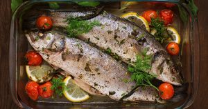 كيف تختار الطريقة الأذكى لطهي السمك دون أن تفقد فوائده؟