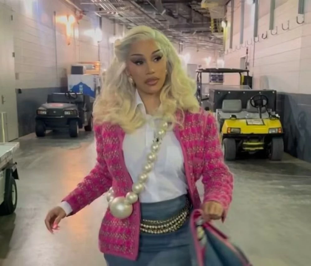 كاردي بي تعيد إحياء إطلالة تعود إلى 1991 – أخبار السعودية