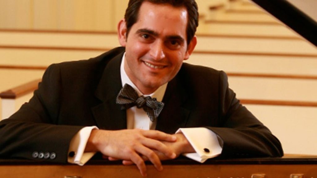 أول فنان عربي بقائمة “شتاينواي” العالمية.. جندلي يهدي إنجازه لشهداء ثورة الكرامة