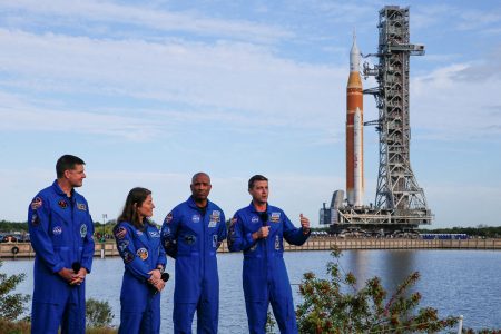 ناسا تقترب من إطلاق “أرتميس 2”.. أول رحلة مأهولة حول القمر منذ أكثر من نصف قرن