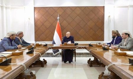 مجلس القيادة اليمني يعفي محافظ عدن ويجري تغييرات عسكرية