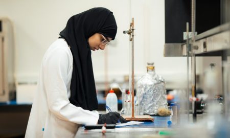 إعداد الموهوبين للأولمبيادات العلمية الدولية عبر برامج موهبة