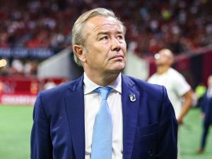 نجم إيفرتون السابق يروي تفاصيل مروعة عن عملية اختطافه