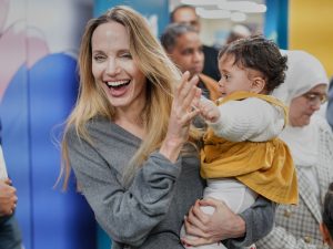 أنجلينا جولي تزور رفح لمتابعة أوضاع الجرحى والمساعدات لغزة