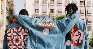 “توب مانتا”.. علامة بائعي الرصيف المهاجرين إلى برشلونة