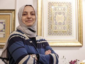 قنطارجي.. حارسة جماليات التذهيب في الفن الإسلامي