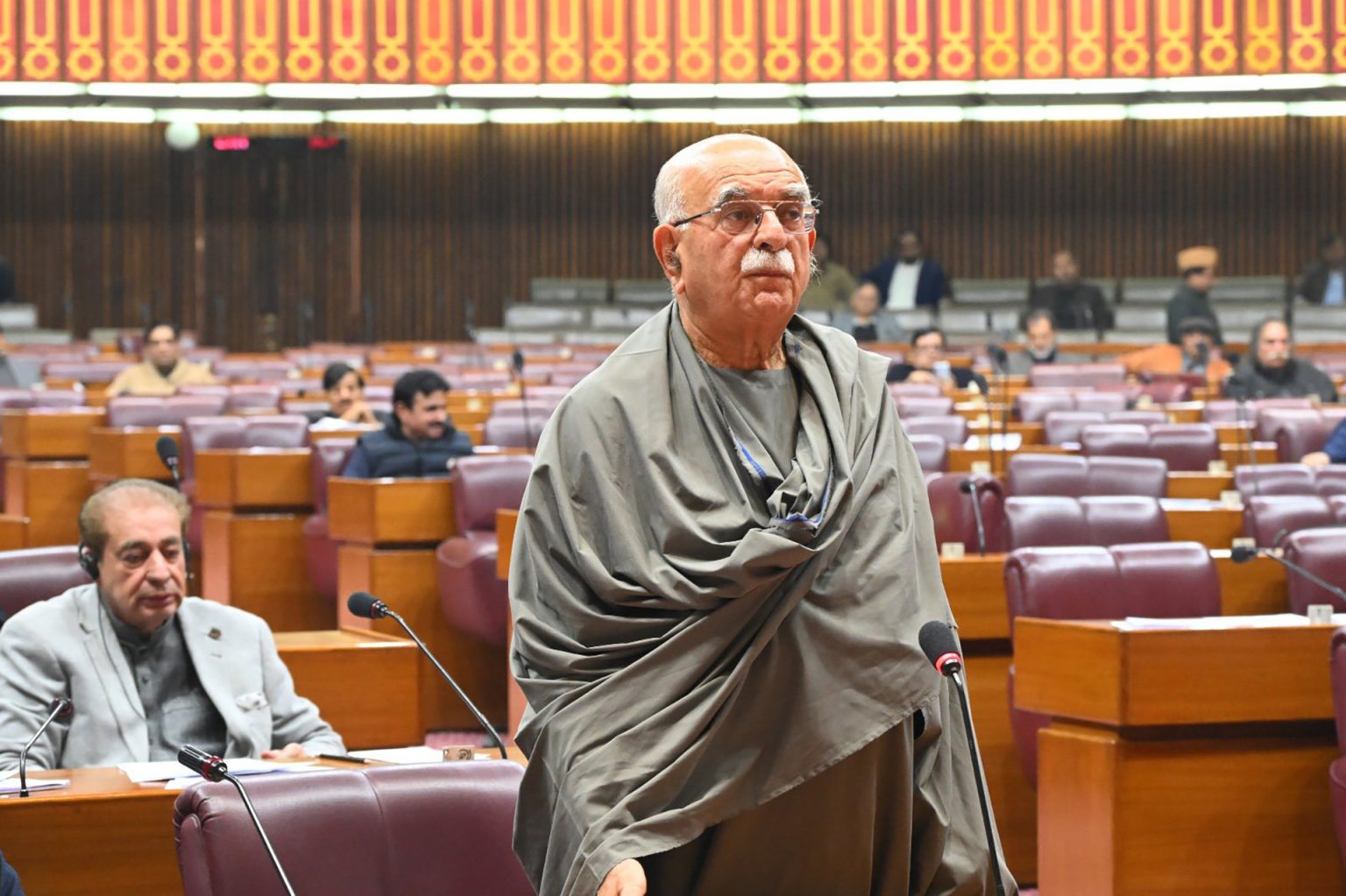 المعارضة الباكستانية تتّحد تحت قبة البرلمان