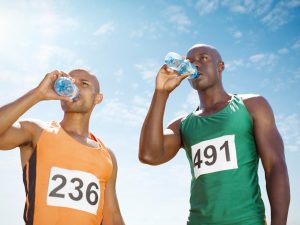 “المياه القلوية”.. فوائد حقيقية أم خدعة تسويقية؟