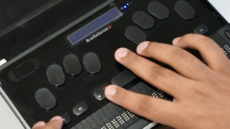 “أنا ألمس إذا أنا موجود”.. قصص نجاح بالدوحة في اليوم العالمي لبرايل