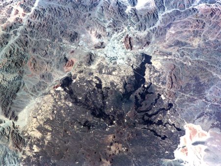 حرّة لونير السعودية.. كيف تراقب “بركانا صامتا” من الفضاء؟