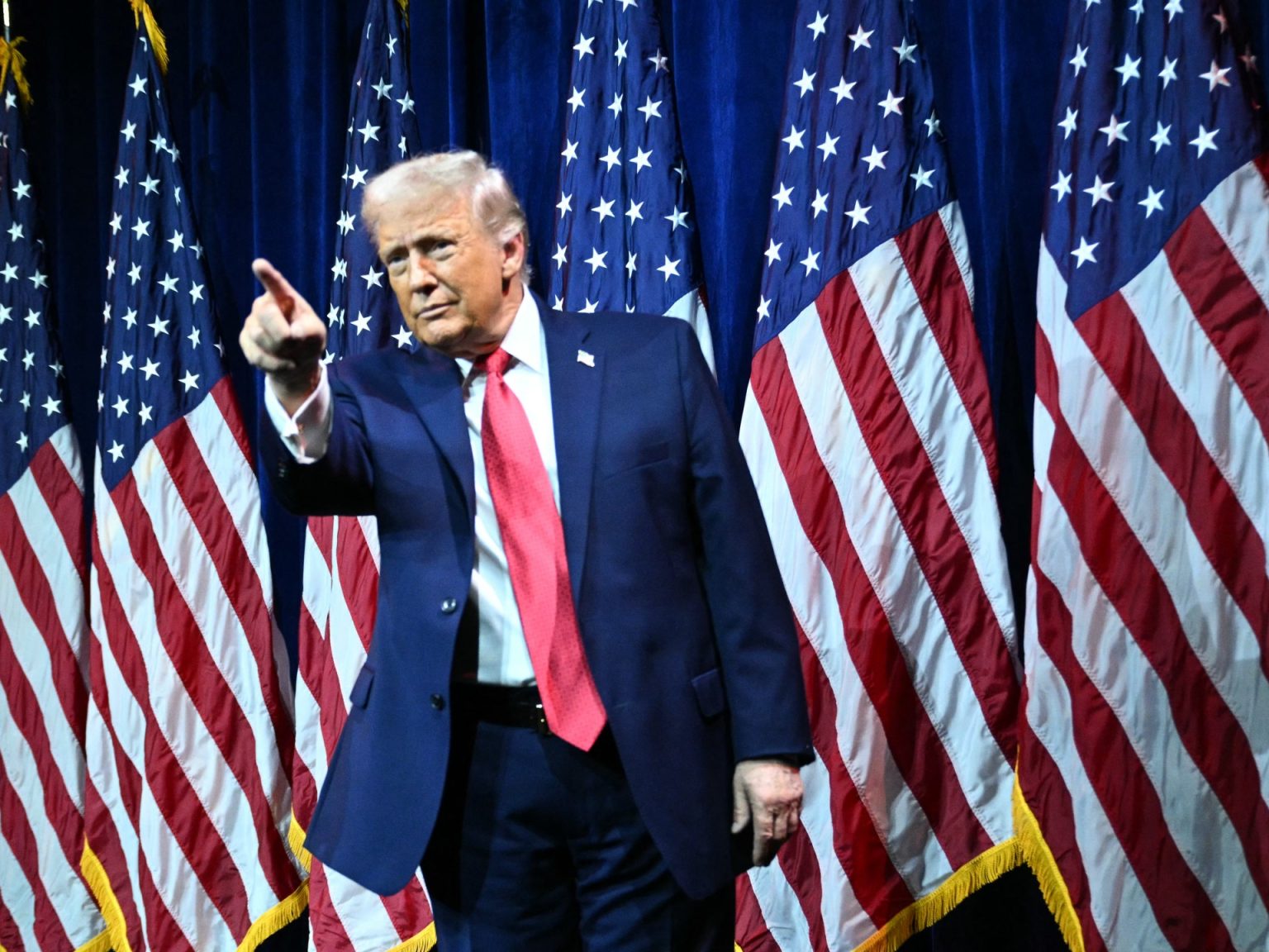 ترامب ينقل نفط فنزويلا إلى أميركا والصين تندد