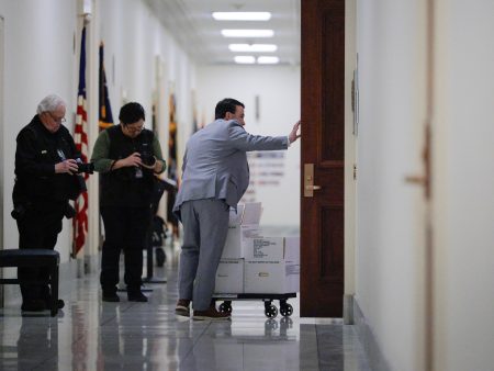 شقيق إبستين: أخي لم ينتحر بل قتل والأدلة على ذلك قادمة