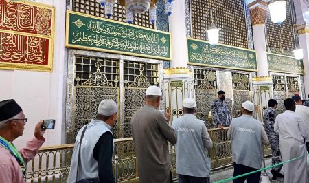 «الشؤون الدينية» بالمسجد النبوي تكثّف الجولات الميدانية والإرشادية خلال فترة الإجازة