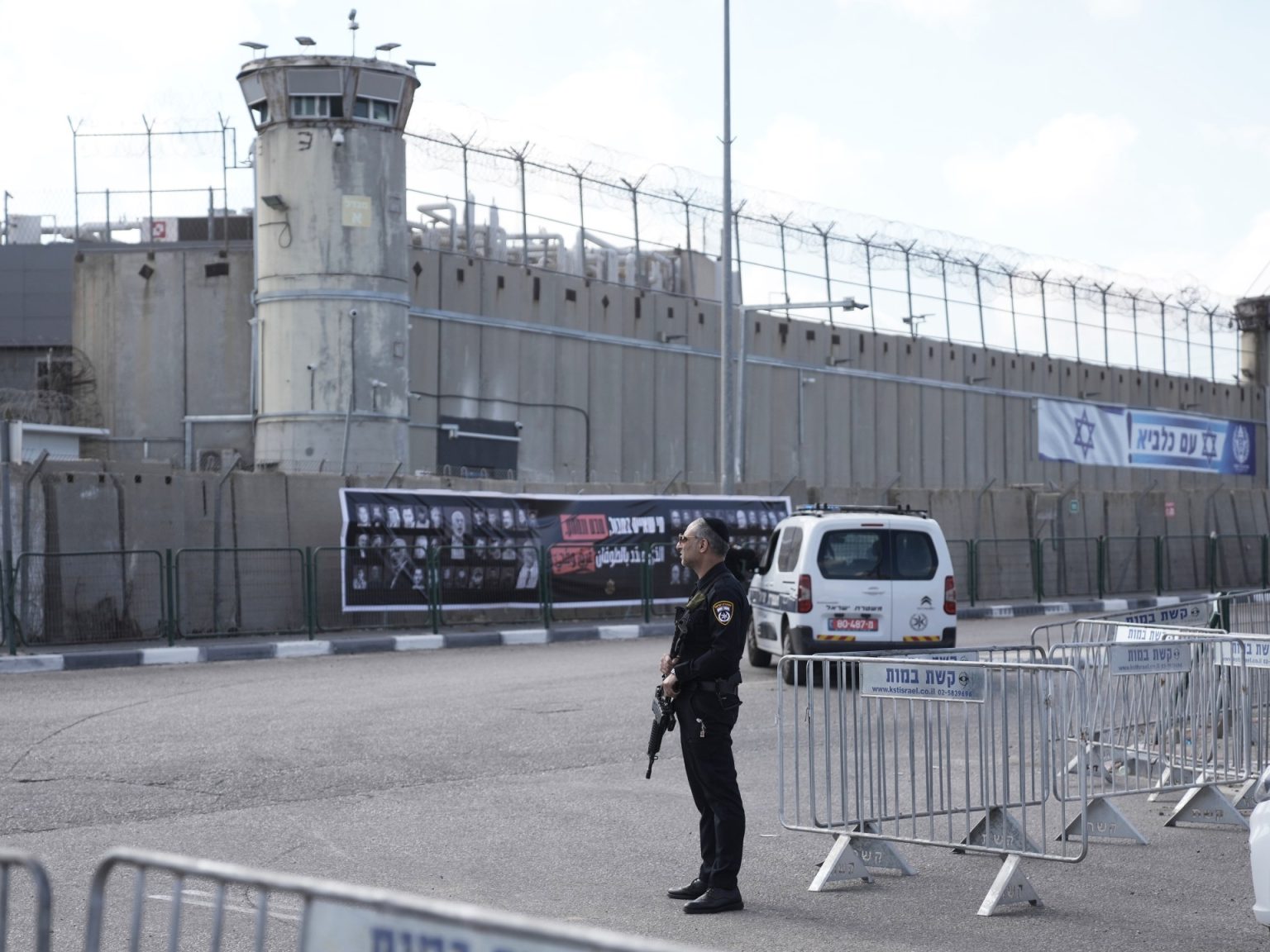 استشهاد أسير فلسطيني في سجن بئر السبع