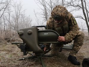 هجمات أوكرانية تعطل القطارات غربي روسيا وحلفاء كييف يجتمعون بباريس