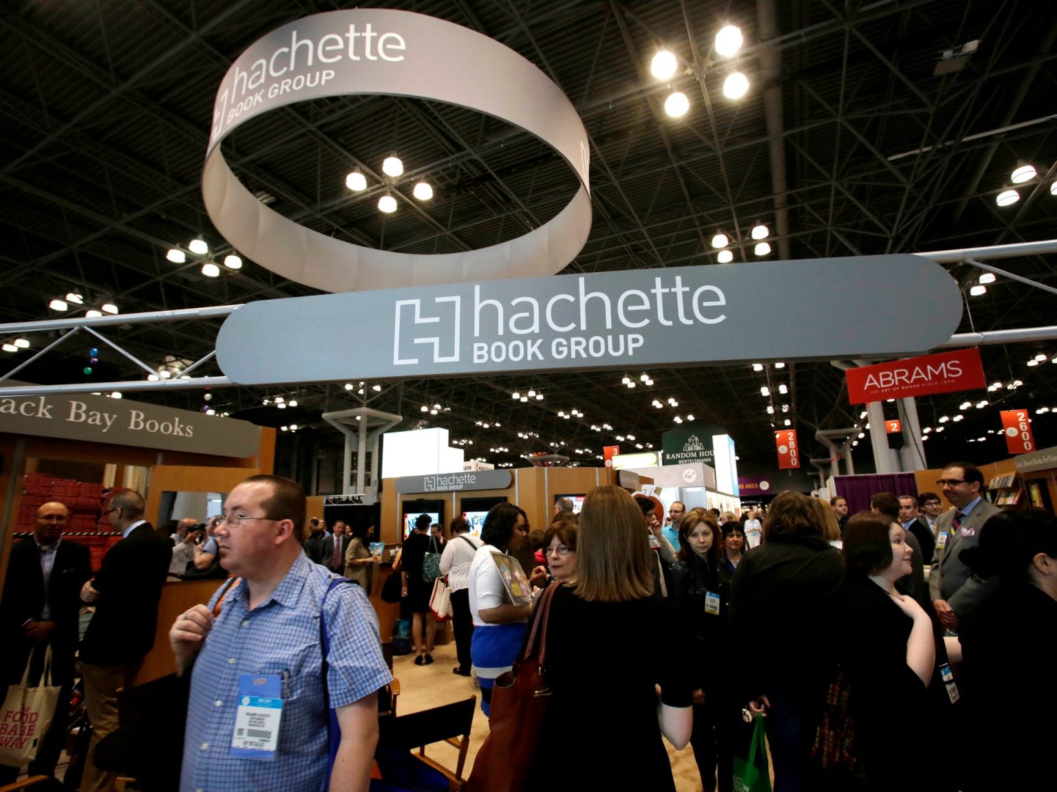 ماكرون غاضب بسبب كتاب فرنسي تحدث عن طوفان الأقصى.. ما القصة؟