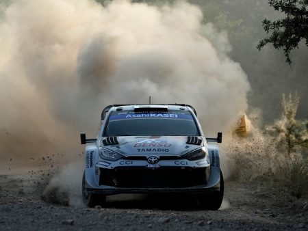 سيارة رياضية جديدة من تويوتا بمحرك في المنتصف