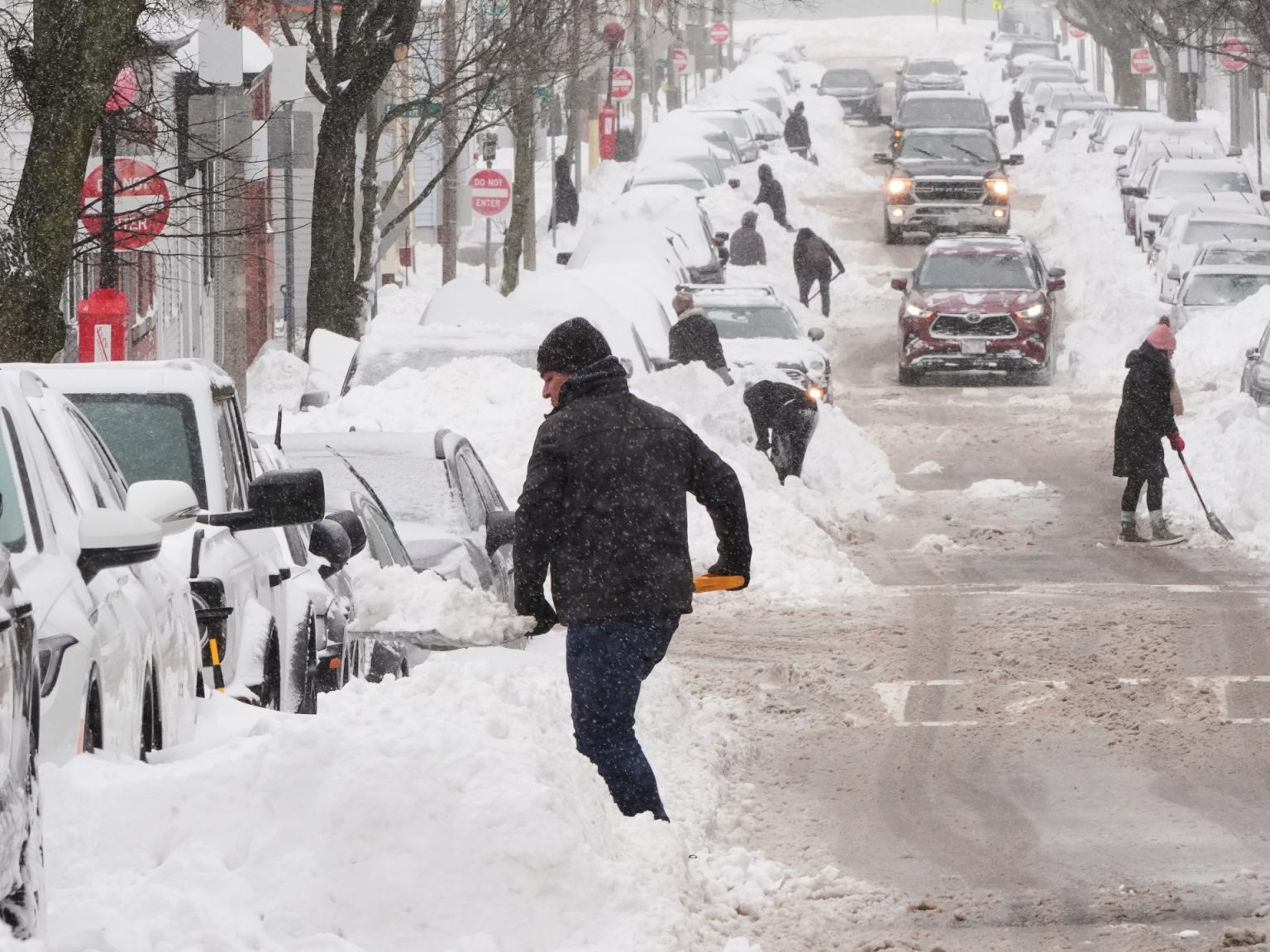 21 قتيلا جراء العاصفة “فيرن” بأمريكا وانقطاع الكهرباء عن أكثر من 800 ألف منزل