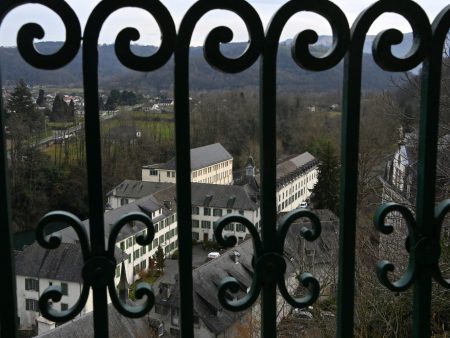 تعذيب واغتصاب.. هل تغلق مدرسة “بيتارام” الكاثوليكية أبوابها في فرنسا؟