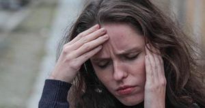 نوبات الصداع النصفي.. أعراض ومخاطر صحية خفية